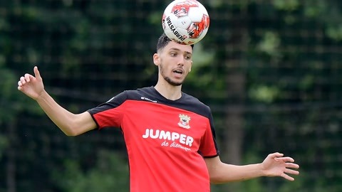 击杀盾手并 击杀盾手并